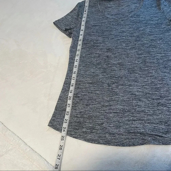 Essential vneck marbled tshirt  - Picture 7 of 11